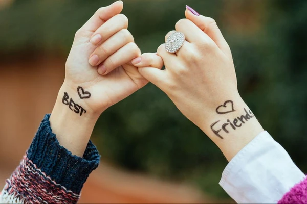 10 Fabulous Gifts That Will Make Your Best Friend Feel Extra Special